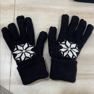 Black and White Snowflake Knit Gloves